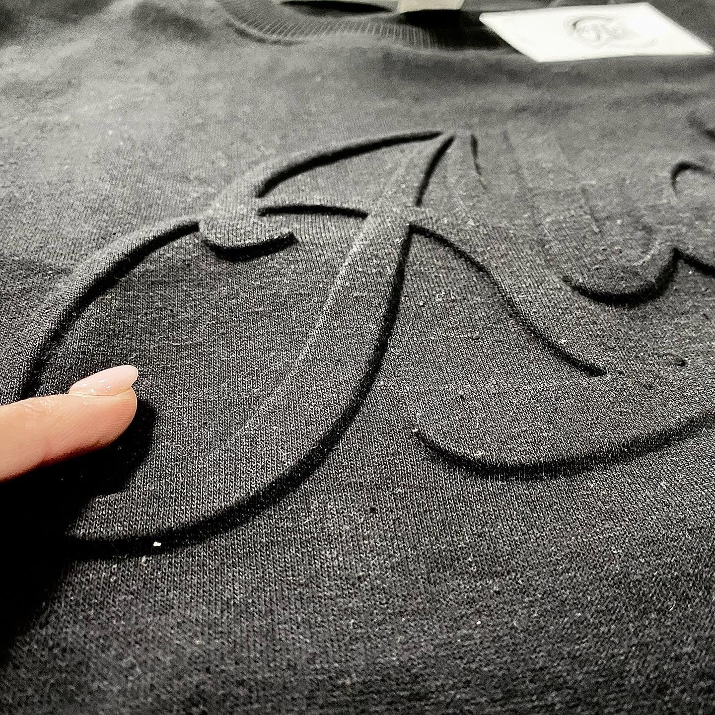Emboss, Embossing, Embuss, embroidery 3d, lifted effect on clothing 
